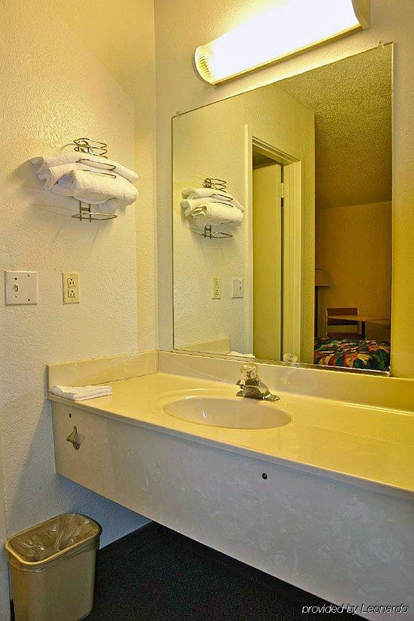 Super 6 Inn & Suites Pensacola Ferry Pass Ngoại thất bức ảnh
