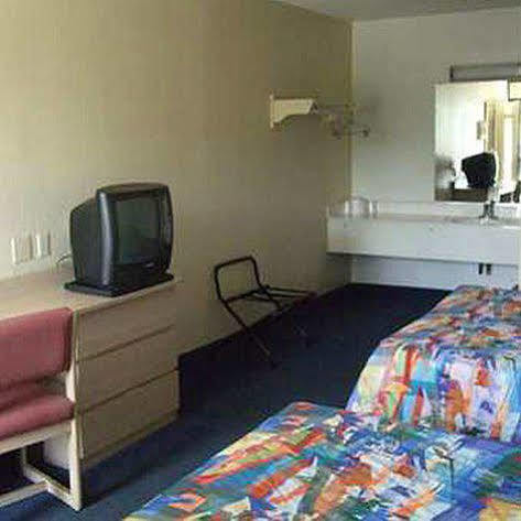 Super 6 Inn & Suites Pensacola Ferry Pass Phòng bức ảnh