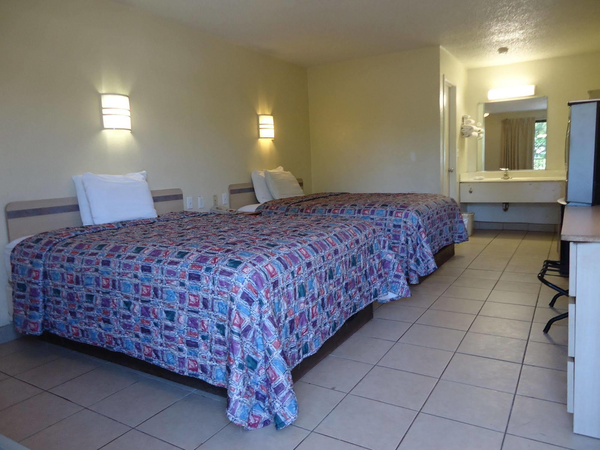 Super 6 Inn & Suites Pensacola Ferry Pass Ngoại thất bức ảnh