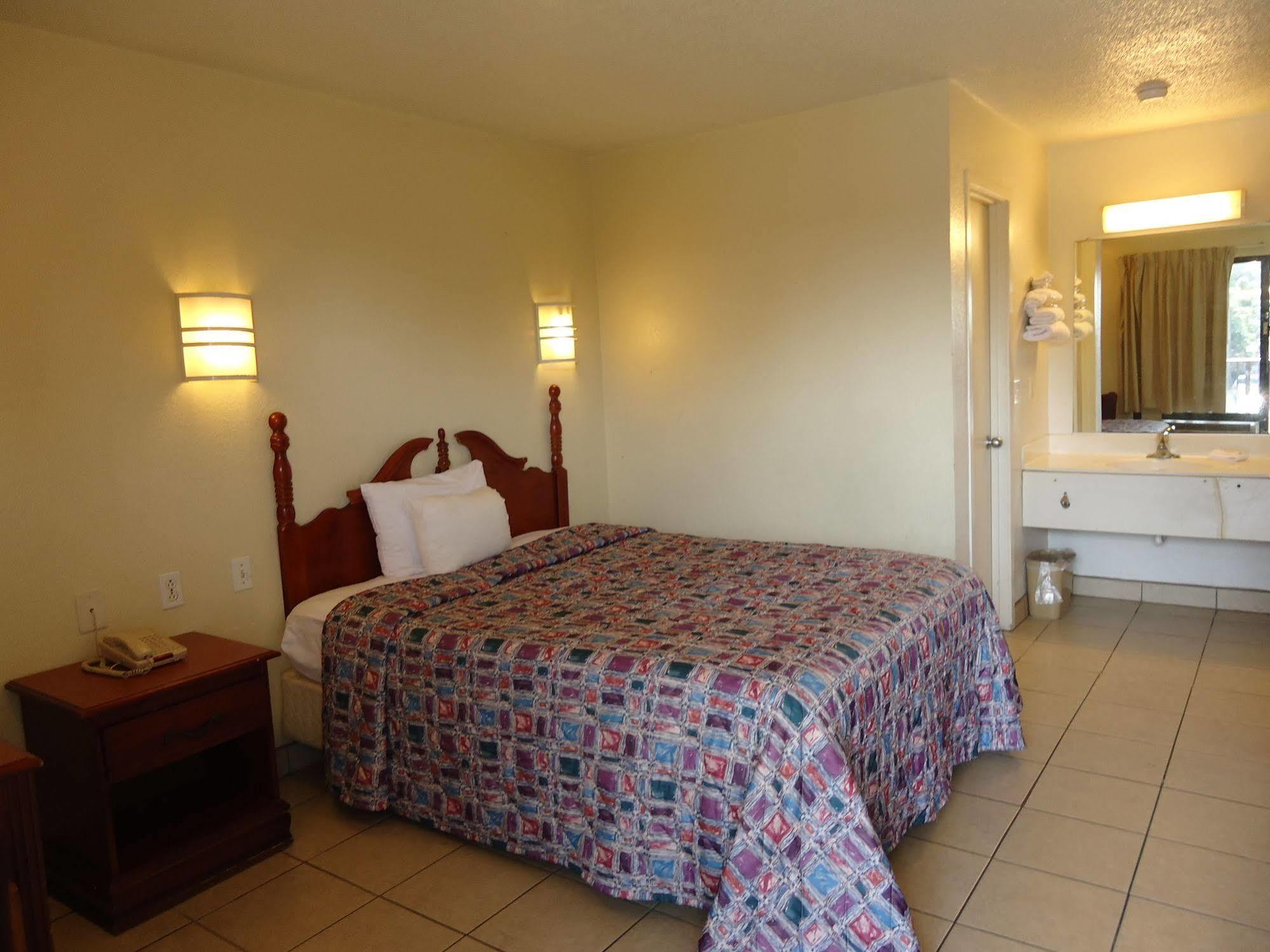 Super 6 Inn & Suites Pensacola Ferry Pass Ngoại thất bức ảnh