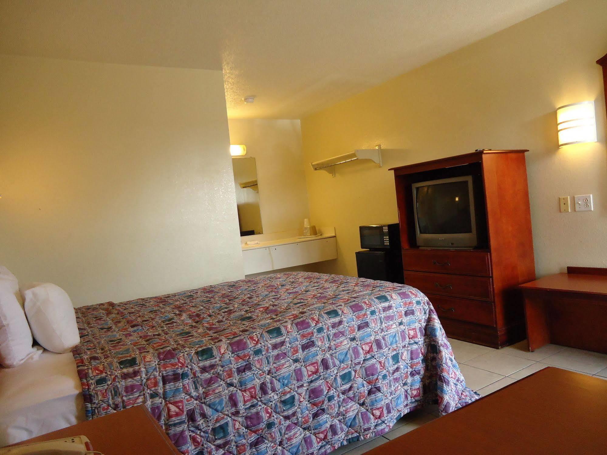 Super 6 Inn & Suites Pensacola Ferry Pass Ngoại thất bức ảnh