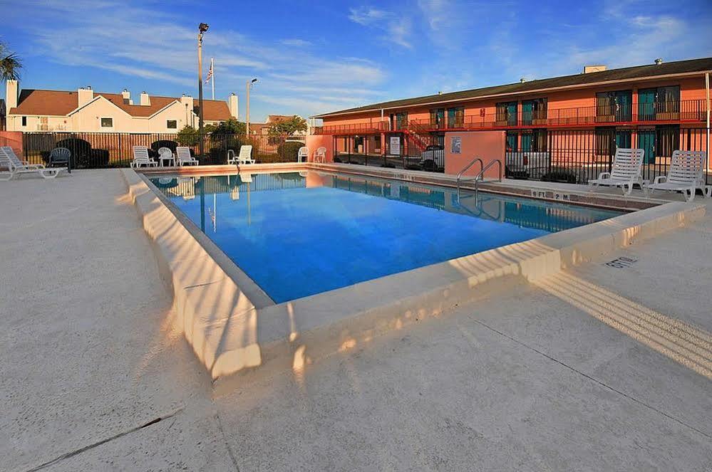 Super 6 Inn & Suites Pensacola Ferry Pass Ngoại thất bức ảnh