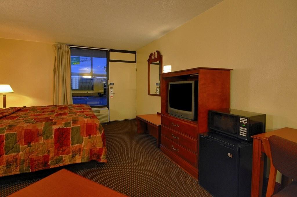 Super 6 Inn & Suites Pensacola Ferry Pass Ngoại thất bức ảnh