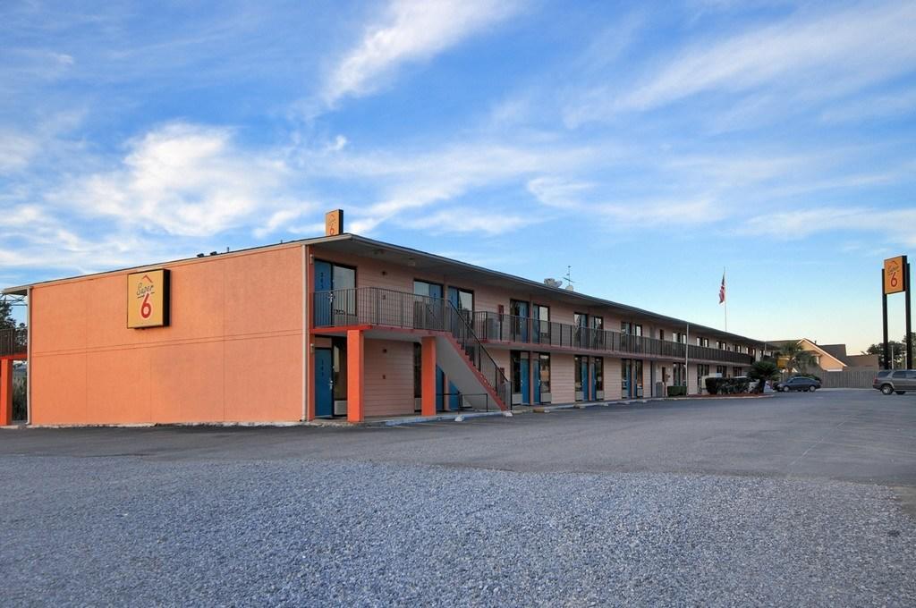 Super 6 Inn & Suites Pensacola Ferry Pass Ngoại thất bức ảnh