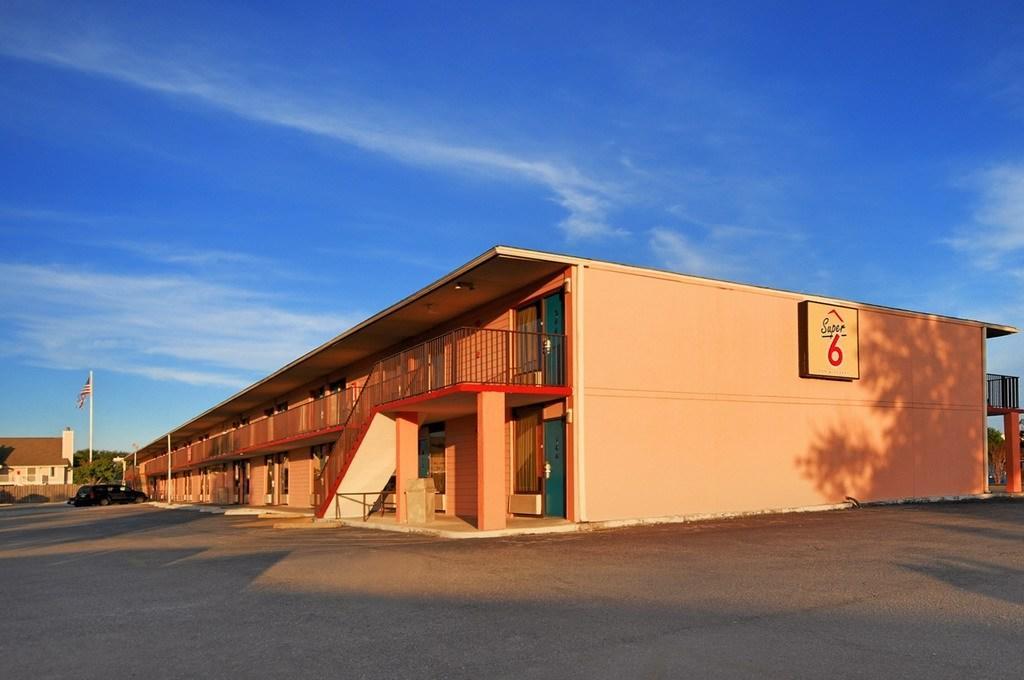 Super 6 Inn & Suites Pensacola Ferry Pass Ngoại thất bức ảnh